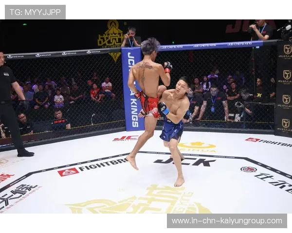 UFC拳手被抱摔飞出一米，惊险一刻让观众瞠目结舌！